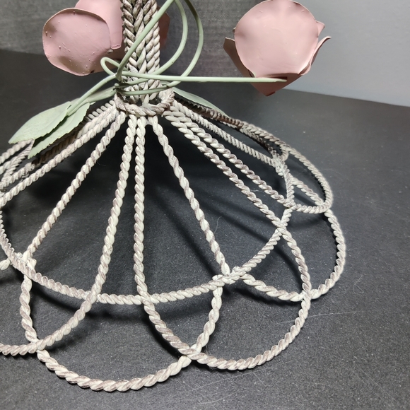 Elegant Hat Wig Stand Display With Flower Accents - Picture 5 of 9